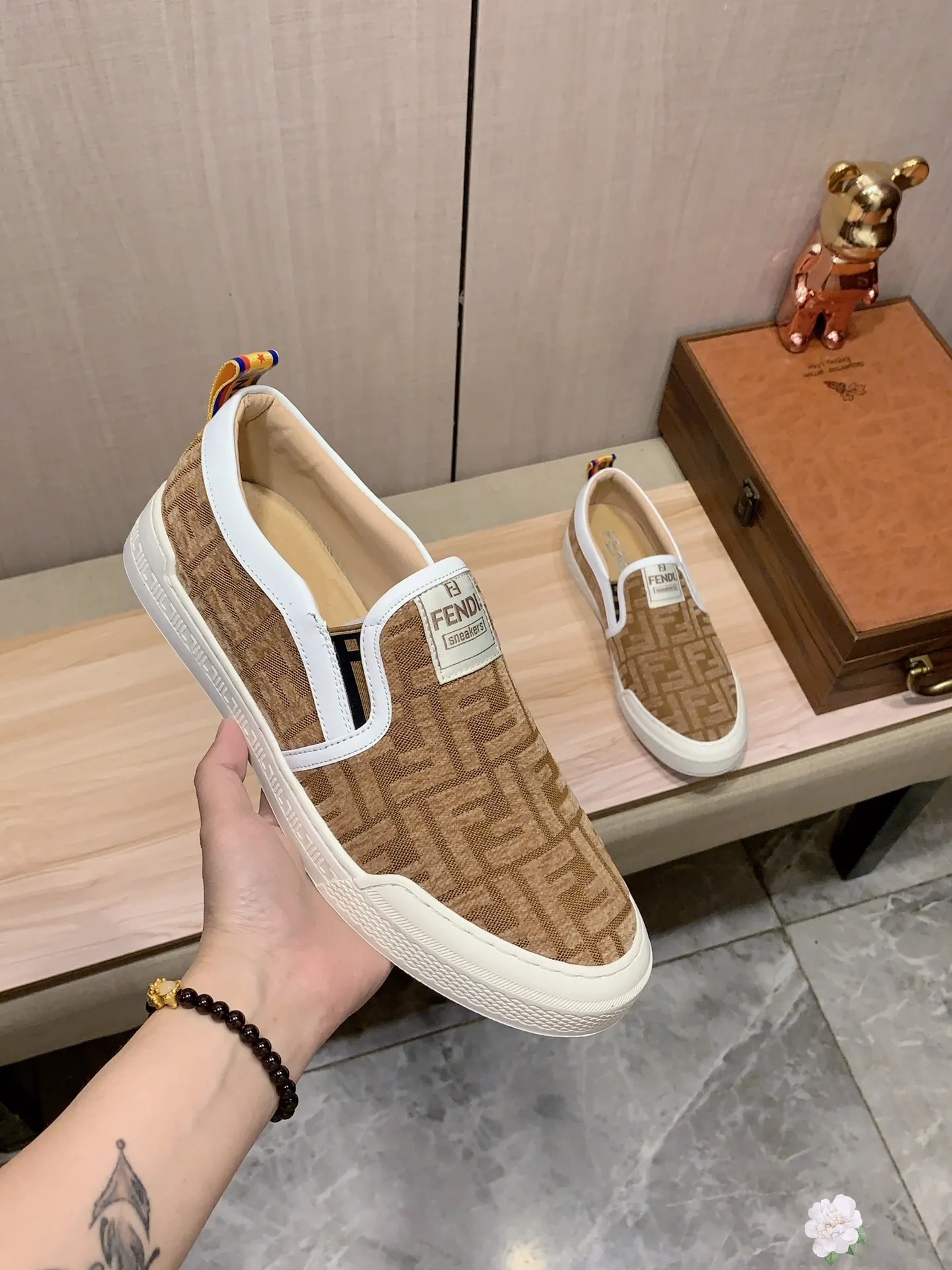 Men's men's shoes💰380💰💰🎩🎩[Lightning][Lightning] "FENDI*" The latest and most popular casual shoes, top brand [Seduce] luxury~purchase, top~quality. [Strong] The upper is made of imported breathable cloth fabric with cowhide material ➕ breathable sheepskin feet (•) and fine workmanship. The original stylish and stylish soft rubber wear-resistant and non-slip outsole is light and comfortable on the feet. The real thing looks better when photographed. No. 2291: code: 38-44, 3️⃣ colors selected